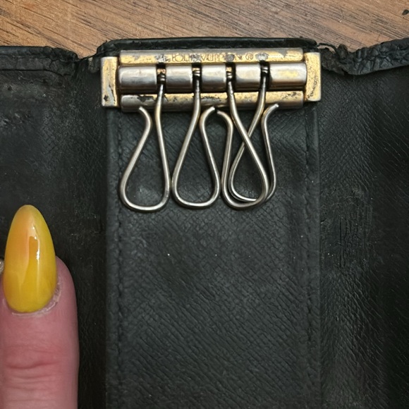 LV 4 key holder clasp holder with snap vintage HTF some wear project piece - Picture 3 of 8